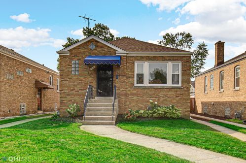 7035 43rd St, Forest View, IL 60402-4304