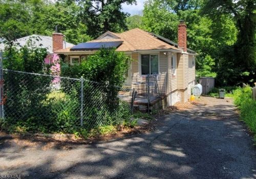 7 Central Ave, Hopatcong, NJ 07843-1802