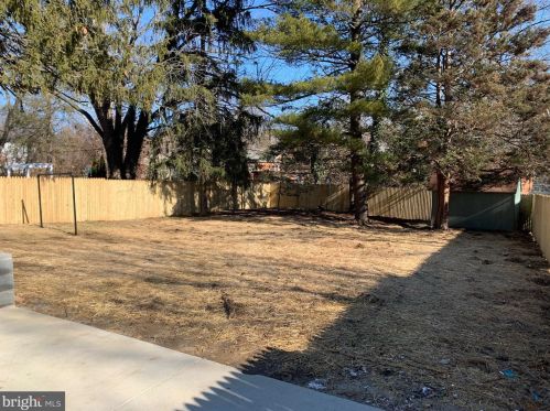 9407 Colesville Rd, Silver Spring MD 20901-4819 exterior