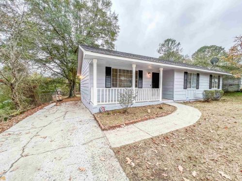 3267 Creekwood Dr, Rex GA 30273-2117 exterior