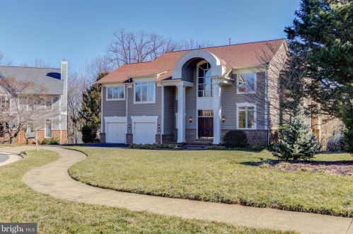 1305 Stamford Way, Herndon, VA 20194-1315
