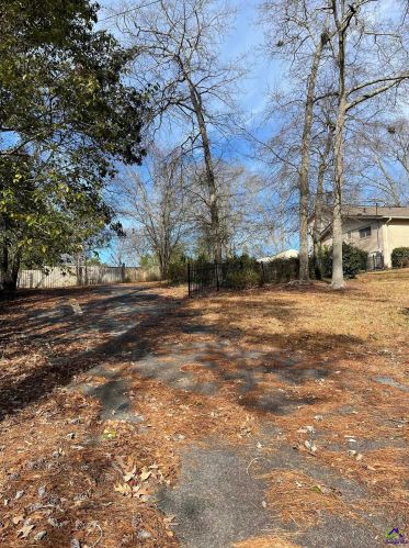 105 Woodland Dr, Warner Robins GA  31088-3847 exterior
