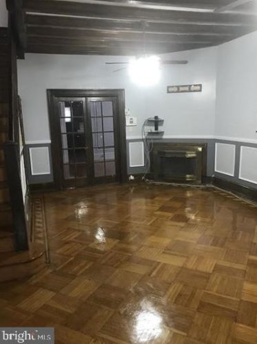 5129 15th St, Philadelphia, PA 19112-1419