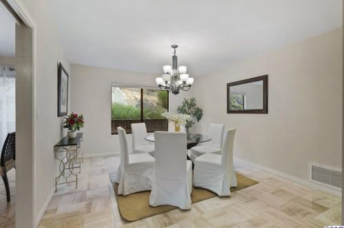 2520 Flintridge Dr, Glendale CA  91206-1033 exterior