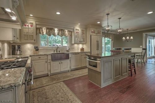 14 Sutton Rd, Lebanon, NJ 08833-4506