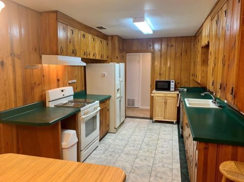 201 Sherman St, Nocona TX 76255-2732 exterior