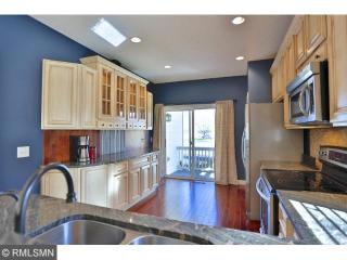 394 Bluebird Ln, Saint Paul, MN 55125-5329