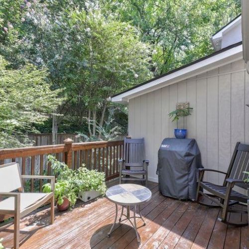 1174 Brookhaven Woods Ct, Atlanta GA  30319-3880 exterior