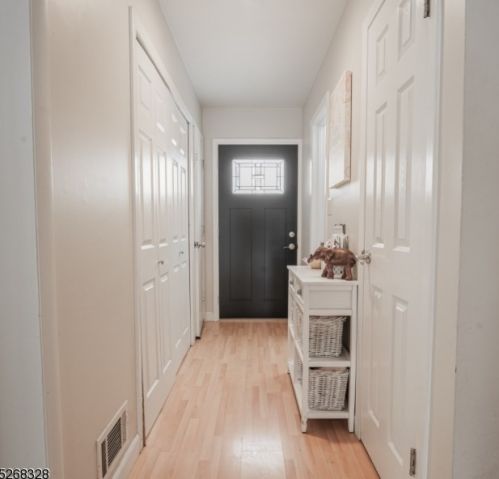 4 Chelsea Cir, Flemington, NJ 08822-1805