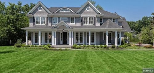 680 Waverly Rd, Ridgewood, NJ 07450-1219