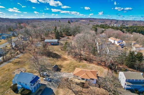 5 Walnut Ave, Huntington CT  06484-2913 exterior