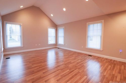 40 Whitecap Rd, Niantic CT  06357-3326 exterior