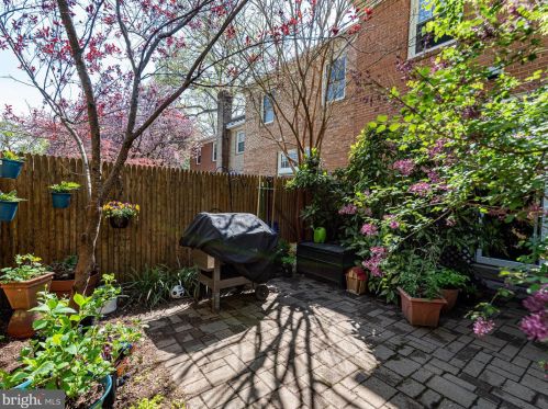 5271 Bradgen Ct, Springfield VA  22151-3505 exterior