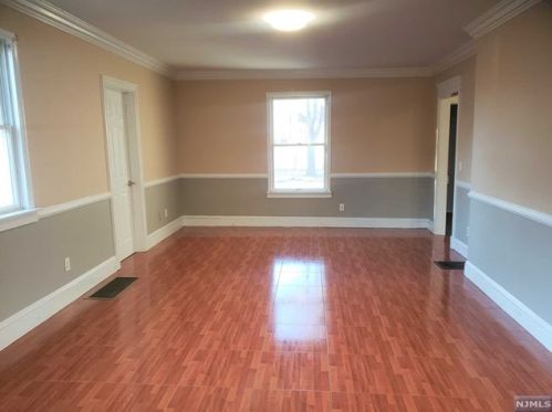 40 Englewood Ave, Teaneck NJ  07666-6004 exterior