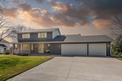 6307 Kalen Dr, Saint Paul, MN 55129-8407