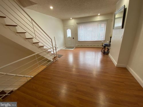 2433 11th St, Philadelphia, PA 19133-1414