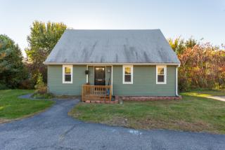 63 Church St, Rochester, NH 03839-5243