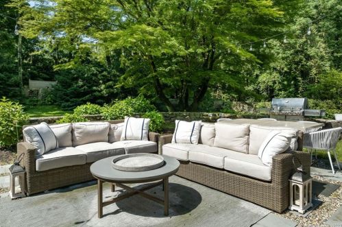 86 Lower Cross Rd, Greenwich CT  06831-3002 exterior