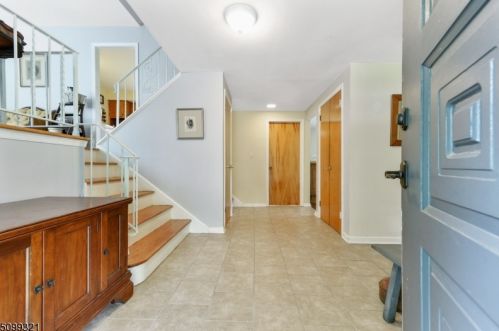 4 Hepworth Pl, Town Center, NJ 07052-3206