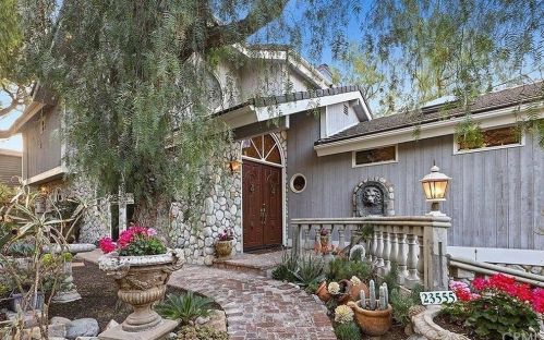 23555 Summit Dr, Calabasas, CA 91302-2031