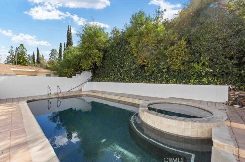 1851 Greenbriar Rd, Glendale CA  91207-1064 exterior
