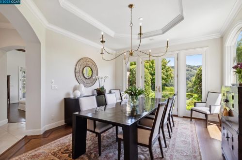 2 Dalewood Ter, Orinda, CA 94563-1224
