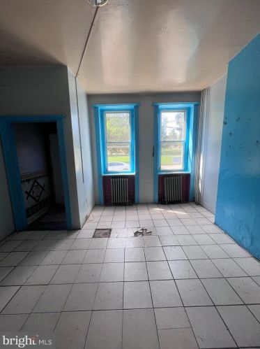 3037 F St, Philadelphia, PA 19134-2432