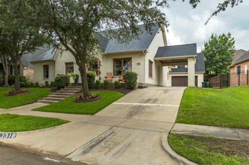 2318 Castle Creek Dr, Midlothian, TX 76063-5326