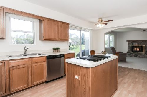 540 Valleyview Dr, Hanover Park, IL 60103-1935