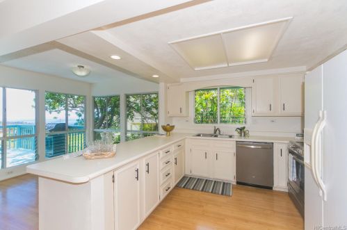 1069 Kaumoku St, Honolulu HI  96825-1307 exterior