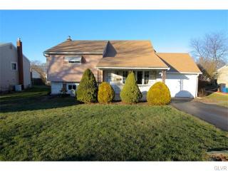 2232 Vista Dr, Bethlehem PA  18018-1014 exterior