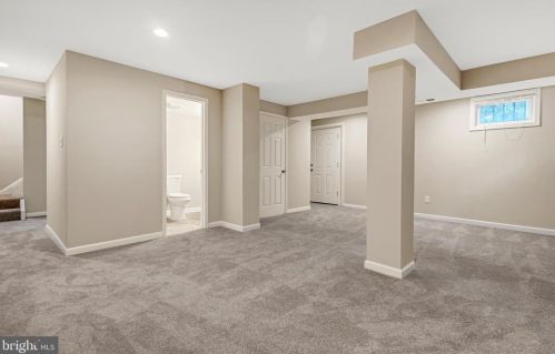 8902 Albert Stewart Ln, Silver Spring MD 20910-1949 exterior