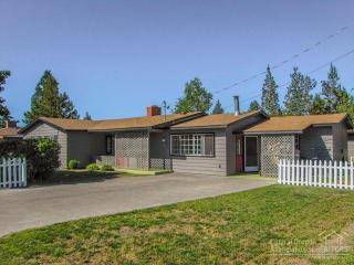 1055 17 St, Eagle Crest OR  97756-8727 exterior