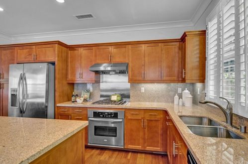 328 Bronze, Irvine CA  92618-1510 exterior
