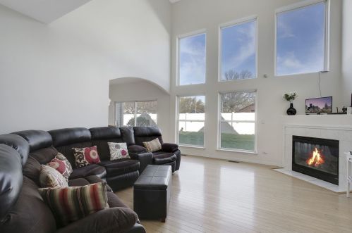 374 Aaron Ln, Lemont, IL 60440-2124