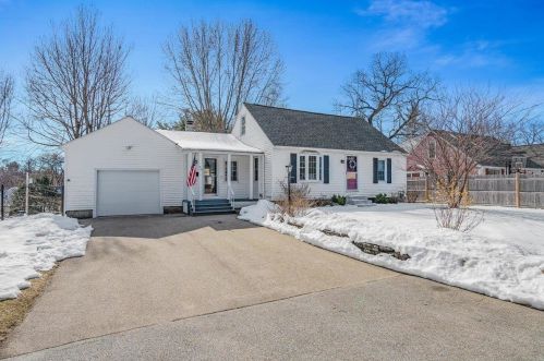 38 Gordon St, Nashua, NH 03064-1825