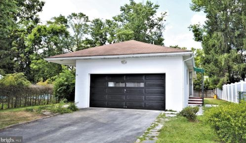 24 Hillside Rd, Princeton NJ  08540-3437 exterior
