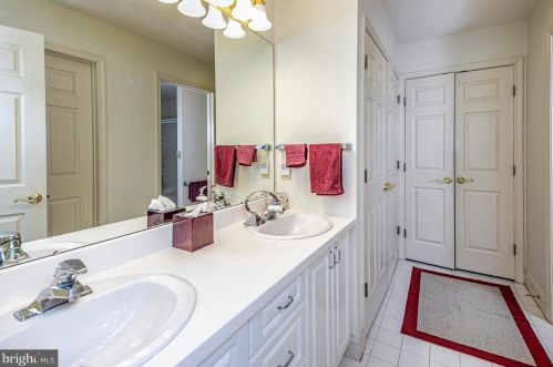 2 Birchwood Ct, Princeton NJ  08540-5041 exterior