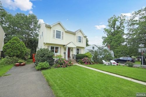 366 Ponfield Pl, Ridgewood, NJ 07450-1829