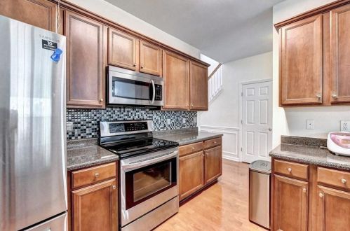 357 Creek Manor Way, Suwanee GA  30024-6565 exterior
