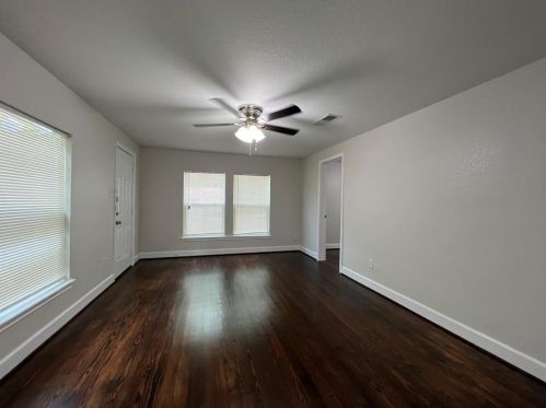 620 Magnolia St, Angleton TX  77515-5806 exterior