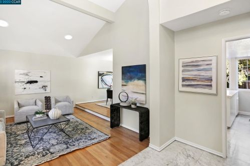 2945 Frayne Ln, Concord, CA 94518-2215