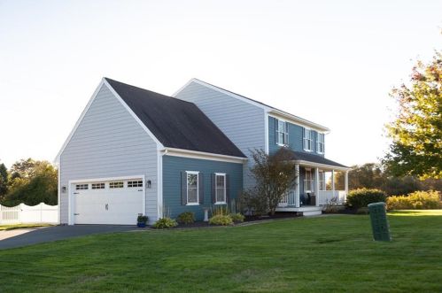 165 John Kesson Ln, Middletown, RI 02842-4660