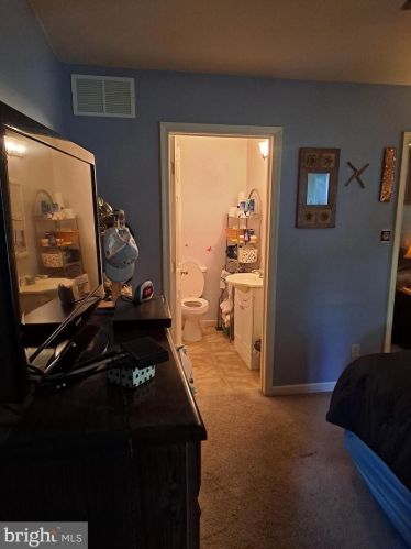 100 Chestnut Ave, Camden NJ  08107-2207 exterior