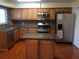 592 Sanderling Ct, Secaucus, NJ 07094-2220