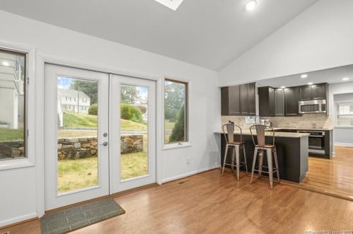 10 Harvann Rd, Norwalk CT  06850-1905 exterior