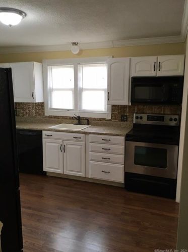 5 Pomeroy Pl, Middletown, CT 06457-2620