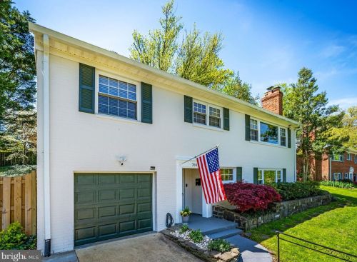 7007 Bradley Cir, Annandale, VA 22003-1800