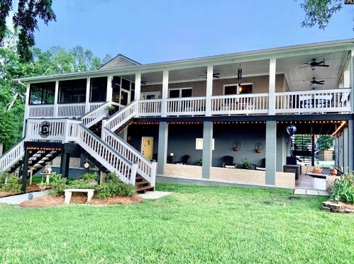 150 Little Point Ln, Smallwood, SC 29130-8010