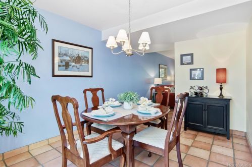 7166 Bentley Cir, Englewood CO 80112-1186 exterior